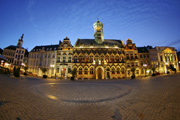 Das Rathaus auf der Grand Place in Mons