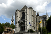 Die Waltrudiskirche in Mons