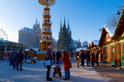 Weihnachtspyramide und Dom