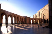 Vorhof der Moschee Hassan II. in Casablanca