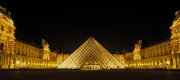 Der Louvre bei Nacht